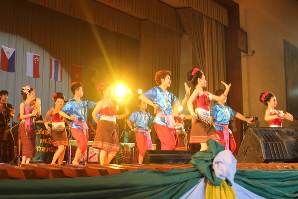 ../Picture/2555/MJUP2012053100004401.JPG