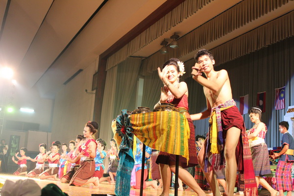 ../Picture/2555/MJUP2012053100004410.JPG